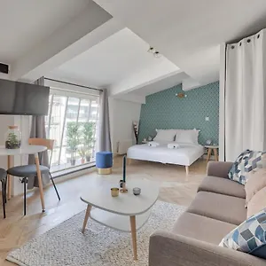 https://appartement-rnov-proche-arc-triomphe-2p.fr-paris.fr